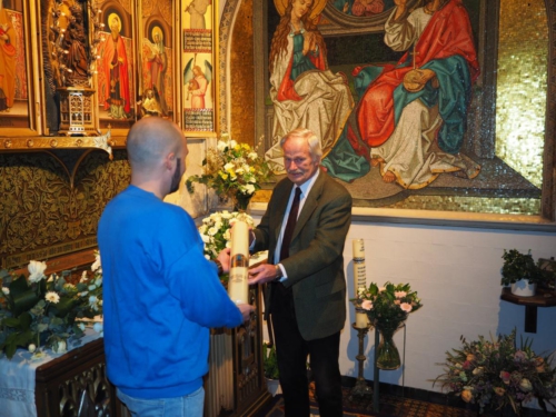 75 jaar PB - kaars aanbieden